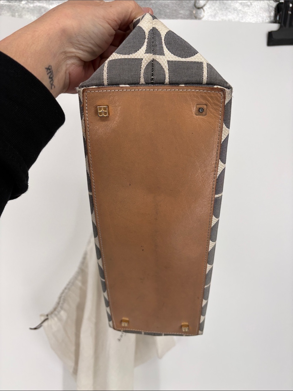 🗄️ kate spade Black & Cream Geometric Canvas Tote with Brown Leather Handles - Picture 2 of 11